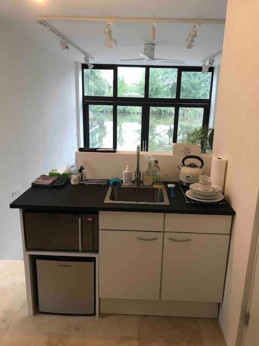 Prachtig Guesthouse Aan Het Water Almere Luaran gambar
